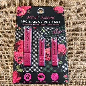 NWT Betsey Johnson nail clipper set